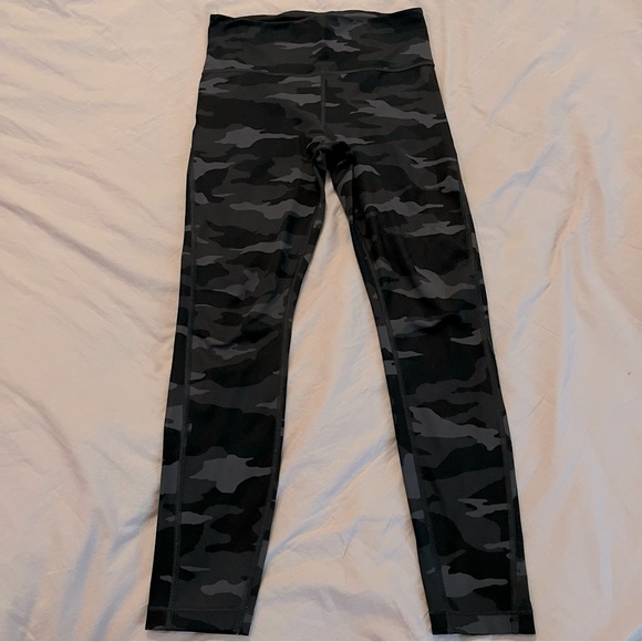 ✨SOLD✨ Athleta Ultimate 7/8 Tight Camo Leggings - Picture 6 of 13